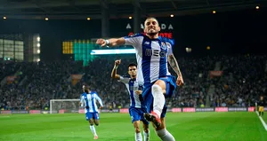 Alex Telles adım adım PSG’ye doğru!