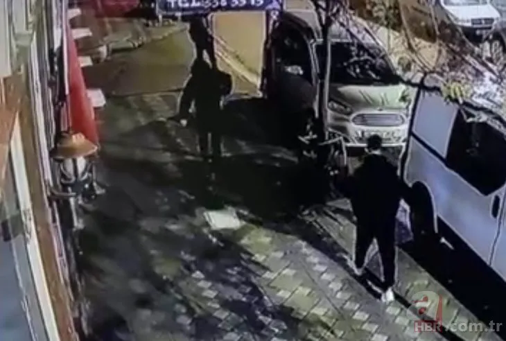 Zeytinburnu’nda sokak ortasında bıçaklı dehşet! Sevgilisiyle yürürken defalarca bıçaklandı: O anlar kamerada