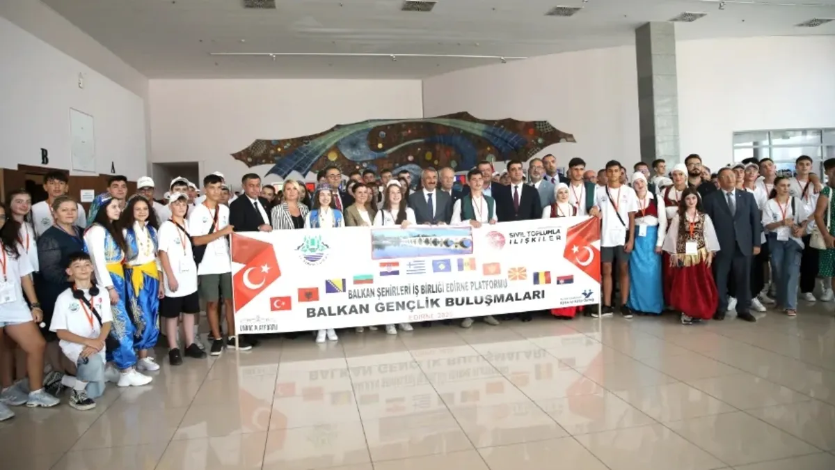Edirne'de Balkan ülkelerinden öğrencileri buluşturan yaz kampı sona erdi