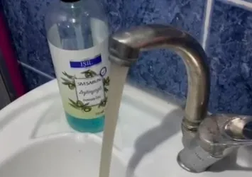 Musluklardan akan kirli su vatandaşı isyan ettirdi
