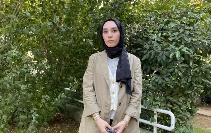 dis-hekimligi-kongresinde-skandali-basortulu-genc-kizi-kabul-etmediler-1724785765632.jpg Diş hekimliği öğrencisi Dilara Çiçek.