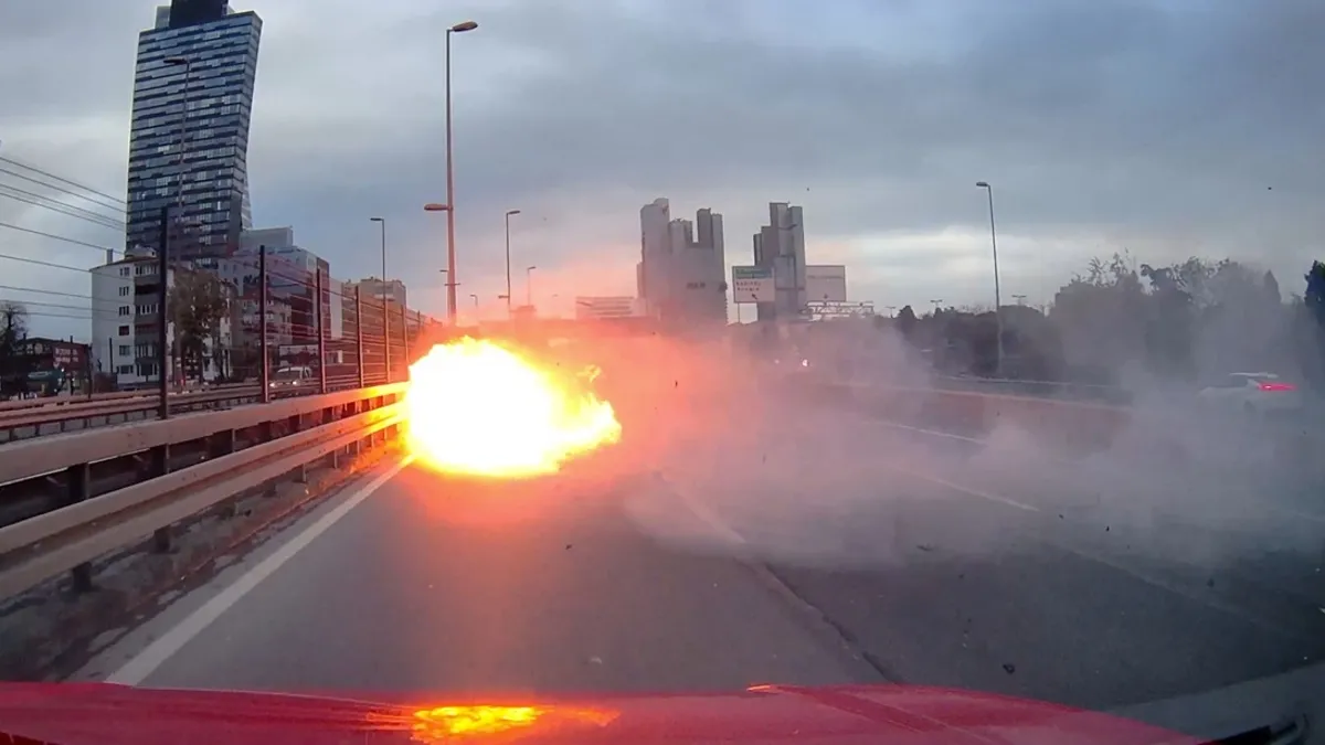 D-100’de facianın eşiğinden dönüldü! Makas atan otomobil alev aldı