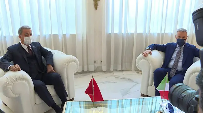 Bakanı Akar İtalya Savunma Bakanı Guerini ile görüştü