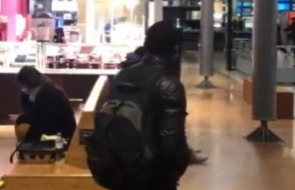 Fransa'da ülkeyi ayağa kaldıran bıçaklı saldırı! Bıçağın üzerindeki yazılar olay oldu - 3