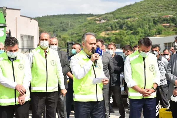 bursa-belediyesi-sineklere-savas-acti-sineksavar-timi-is-basinda-1623707447228.jpg Bursa Büyükşehir Belediyesi sineklere savaş açtı! ''Sineksavar Timi' iş başında - 3