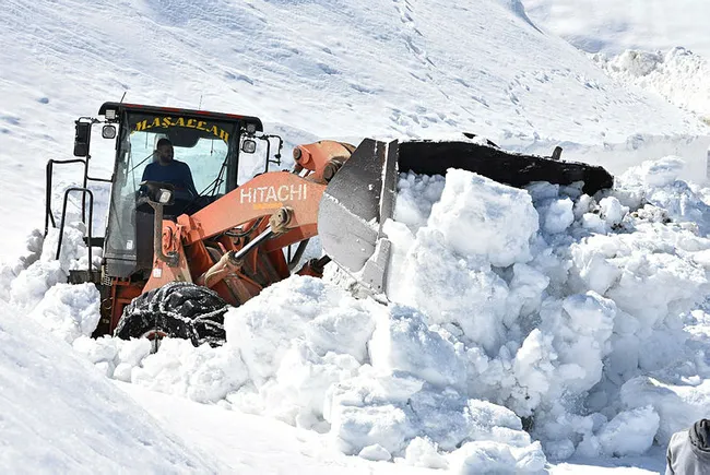 Bitlis'te 2019'da 9 metrelik kar varken şehir 2021’e karsız ve kurak girdi - 3