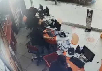 Kargo teslimat kodunu paylaştı olanlar oldu! 100 bin liralık bilgisayarı böyle çalındı