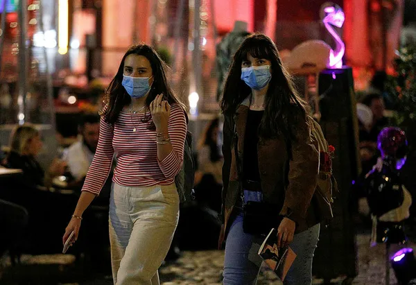 İtalya'da Kovid-19 salgınında günlük yeni vaka sayısı 40 bin sınırında... - 2