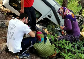 Adana’da korkunç kaza! Uçuruma yuvarlandılar
