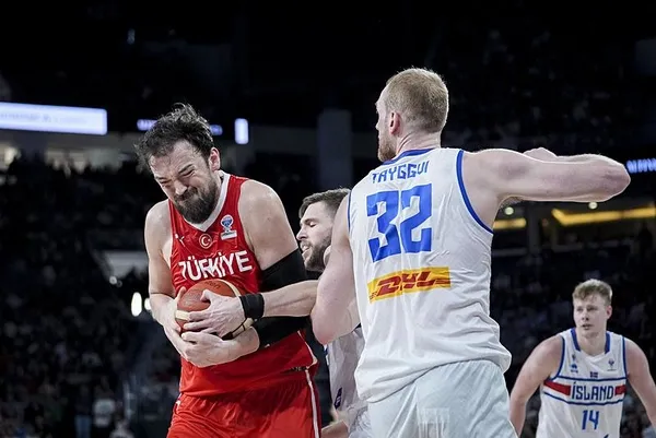 12 Dev Adam İzlanda’yı devirdi | Başkan Erdoğan maçı televizyondan takip etti