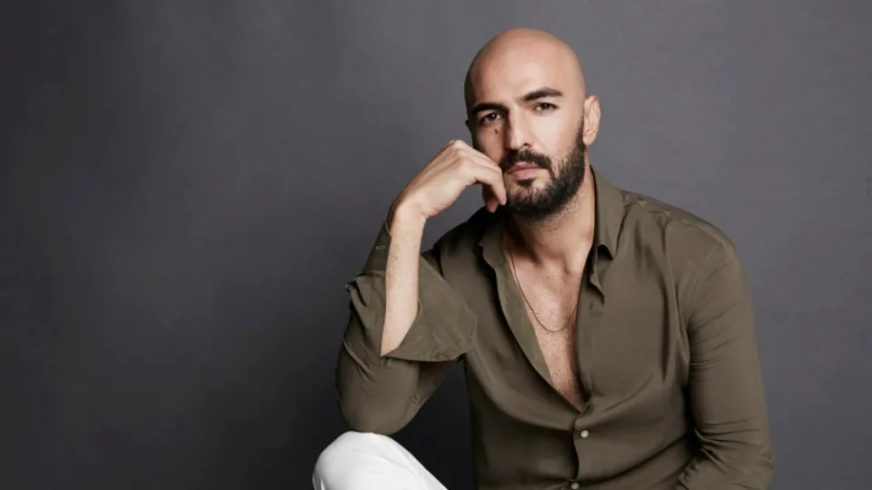 Soner Sarıkabadayı'ya komşusundan dava! Terası başına bela oldu