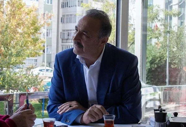 eski-chpli-mehmet-sevigenden-depremzedeleri-hedef-alan-vicdansizlara-tepki-boyle-oldugu-surece-omur-boyu-iktid-1684321278268.jpeg Eski CHP'li Mehmet Sevigen'den depremzedeleri hedef alan vicdansızlara tepki: Böyle olduğu sürece ömür boyu iktidara gelemeyiz! - 1