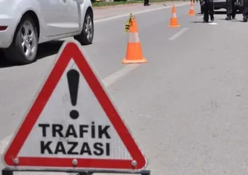 Öğrenci servisi otomobille çarpıştı: 18 yaralı