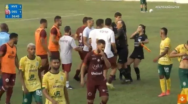 brezilyada-skandal-teknik-direktor-kadin-hakeme-kafa-atti-1649757669179.jpeg Brezilya'da skandal! Teknik direktör kadın hakeme kafa attı - 1