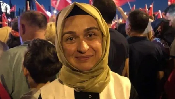 sevgi-yigit-kimdir-kac-yasinda-cumhurbaskani-basdanismani-sevgi-yigit-nereli-ve-ne-is-yapiyor-1654939628993.jpg Sevgi Yiğit kimdir, kaç yaşında? Cumhurbaşkanı Başdanışmanı Sevgi Yiğit nereli ve ne iş yapıyor? - 4