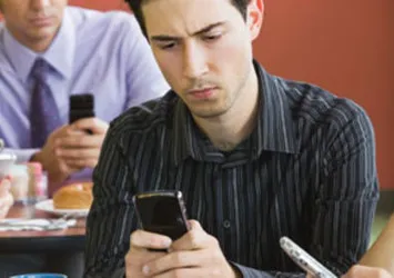 Akıllı telefon kullanırken "mesaj boynu"na dikkat