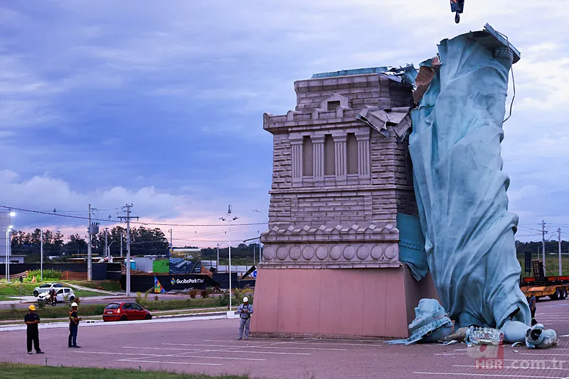 Şiddetli rüzgar vurdu: Brezilya'nın Özgürlük Heykeli yere çakıldı 2