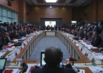 Anayasa değişiklik teklifi komisyondan geçti