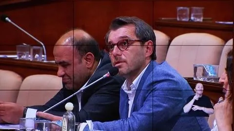 chpli-ibbden-dikkat-ceken-indirimli-kart-karari-30-yas-siniri-geldi-1720726590951.jpeg CHP'li İBB'den tepki çeken indirimli kart kararı! 30 yaş sınırı geldi - 4