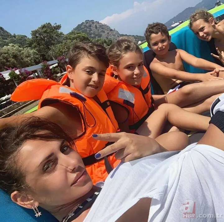 Mustafa Sandal Melis Sütşurup’la ayrılığının ardından Emina Jahovic’le tatile çıktı 4