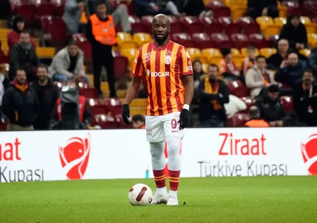 Tanguy Ndombele sosyal medyayı salladı! Şortun altına beyaz içlik giyince...