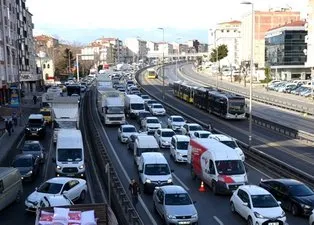 Sokağa çıkma kısıtlamasına rağmen İstanbul'da şaşırtan trafik! İşte nedeni...
