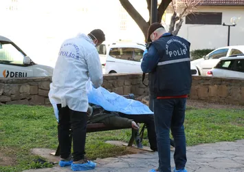Antalya'da korkunç olay! Bankta ölü bulundu