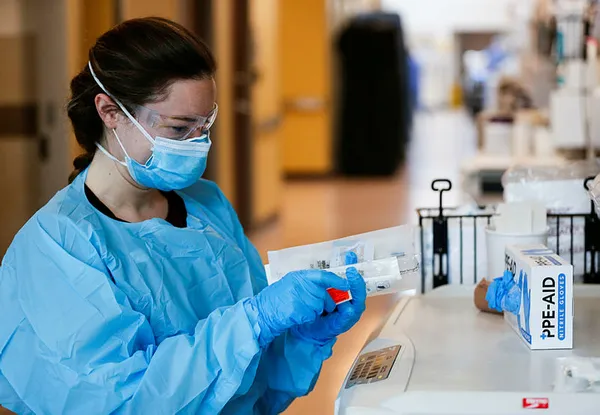 Uzmanlar uyardı: Koronayı ağır geçiren gençlerin yüzde 40’ında rastlandı!