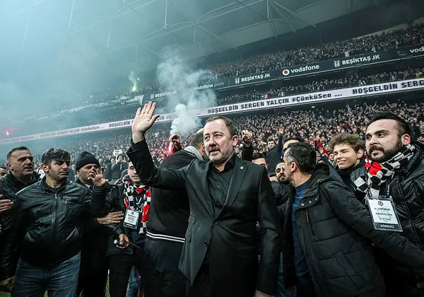 Beşiktaş Sergen Yalçın için imza töreni düzenledi