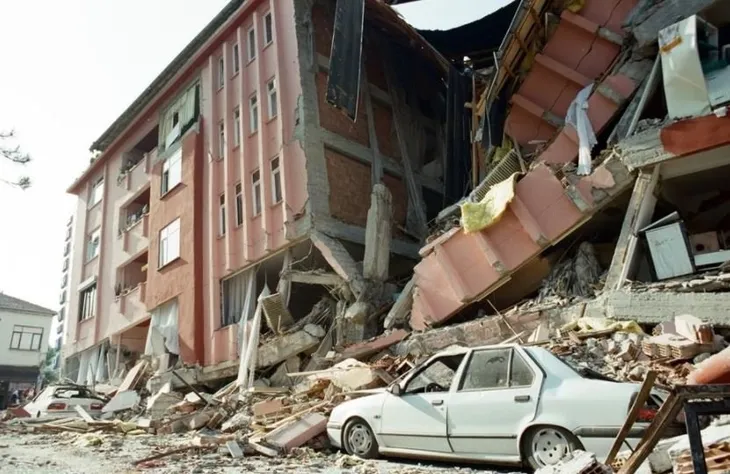 17 Ağustos Marmara Depremi'nin 22. yılı! Acı dolu kareler