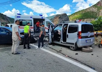 Artvin’de bayram dönüşü feci kaza: Çok sayıda yaralı var