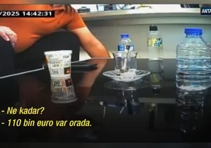 Baklava kutusunda rüşvet aldı, "kumpas" dedi