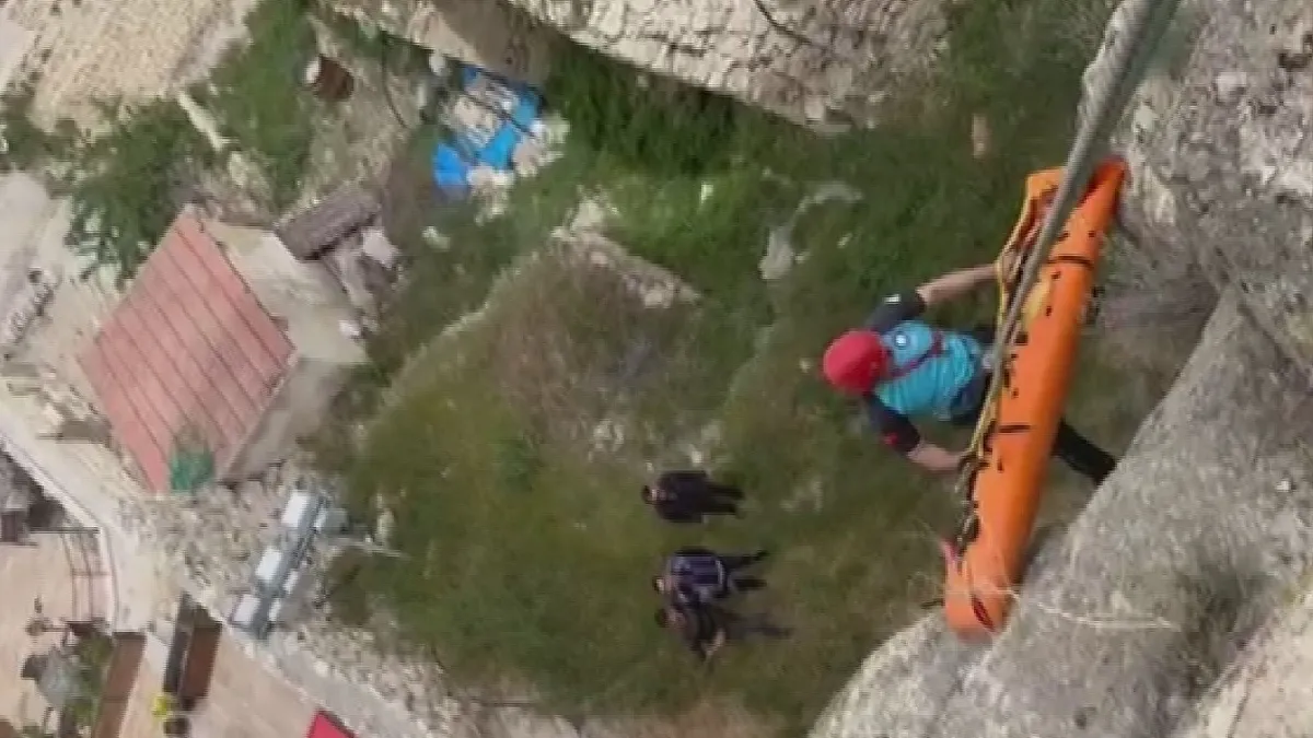 Balayı için geldi: 30 metrelik peribacasında mahsur kaldı!