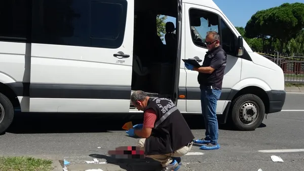 orduda-kadin-yolcu-minibusun-acik-kapisindan-yola-dustu-saglik-durumu-kritik-1662896489730.jpg Ordu’da kadın yolcu minibüsün açık kapısından yola düştü! Sağlık durumu kritik - 4