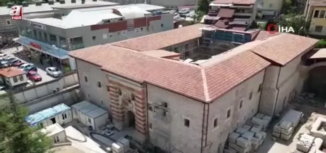 18. yüzyıla ait havuz 800 yıllık Gök Medrese'nin yapısına uygun olarak yerleştirildi