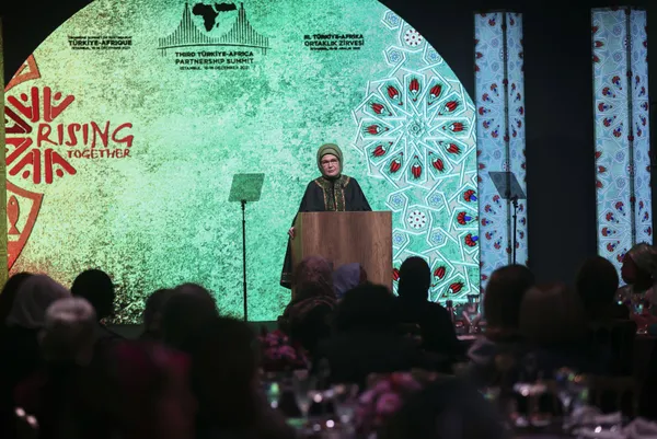 1639905797663.jpg Emine Erdoğan Afrikalı first ladyler ile bir araya geldi - 4