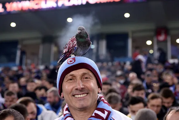 1644778360204.jpg Pırıl pırıl bir şampiyonluk ışığı görünüyor! Trabzonspor Teknik Direktörü Abdullah Avcı Konyaspor maçı sonrası konuştu - 5