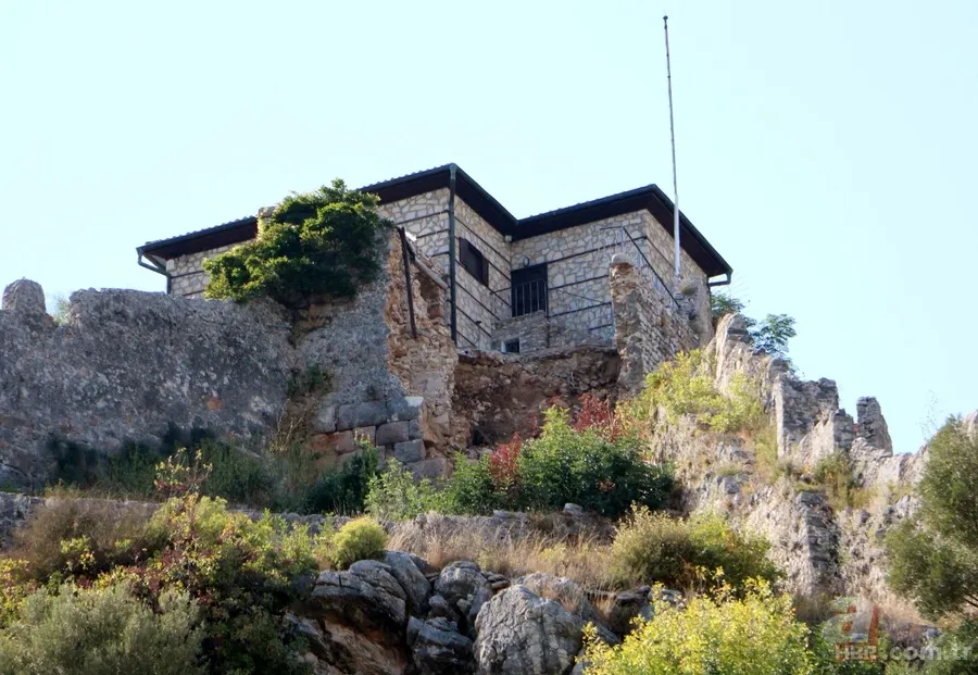 Alanya Kalesi'nde skandal görüntüler! Tarihi surları delip atık suyu boşaltmış 3