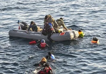 Akdeniz'de göçmen faciası! Botları denizin ortasında battı