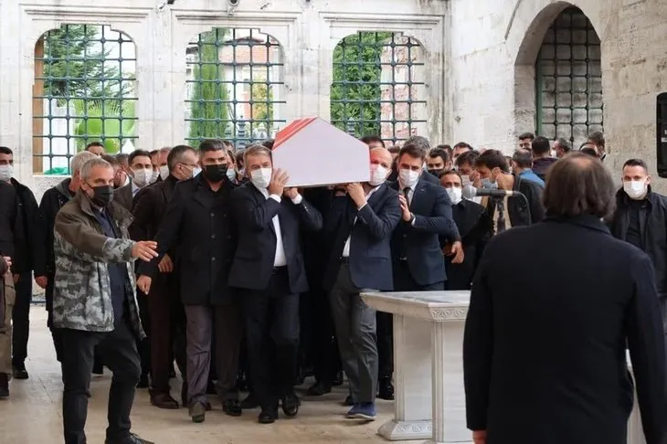 Özdemir Bayraktar son yolculuğuna uğurlandı! Sevenleri Fatih Camii’ne akın etti