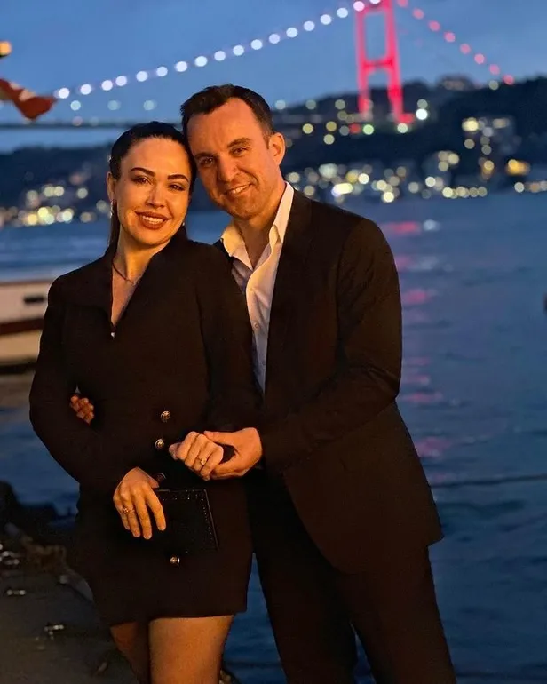 ozlem-tayyar-oz-gozaltina-mi-alindi-neden-sorusturma-baslatildi-ozlem-oz-ve-tayyar-oz-kimdir-kac-yasinda-ne-is-1701169934529.jpg Özlem, Tayyar Öz gözaltına mı alındı, neden soruşturma başlatıldı? Özlem Öz ve Tayyar Öz kimdir, kaç yaşında, ne iş yapıyor? Tayyargiller son dakika! - 4