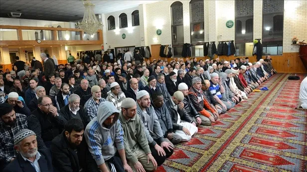 bugun-teravih-var-mi-2022-ilk-teravih-namazi-ne-zaman-saat-kacta-kilinacak-teravih-namazi-nasil-kilinir-kac-re-1648705656905.jpg Bugün teravih var mı? 2022 ilk teravih namazı ne zaman, saat kaçta kılınacak? Teravih namazı nasıl kılınır, kaç rekattır? - 8