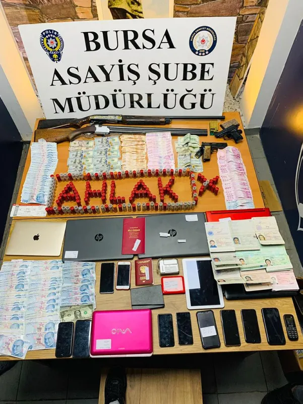 Fuhuş çetesine VİP 1 Operasyonu: 12 gözaltı - 4