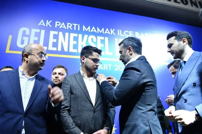 chpde-istifa-depremi-50-chp-uyesi-secime-saatler-kala-ak-partiye-gecti-1711744973762.jpeg CHP'de istifa depremi! Kritik bölgede 50 CHP üyesi AK Parti’ye geçti - 3