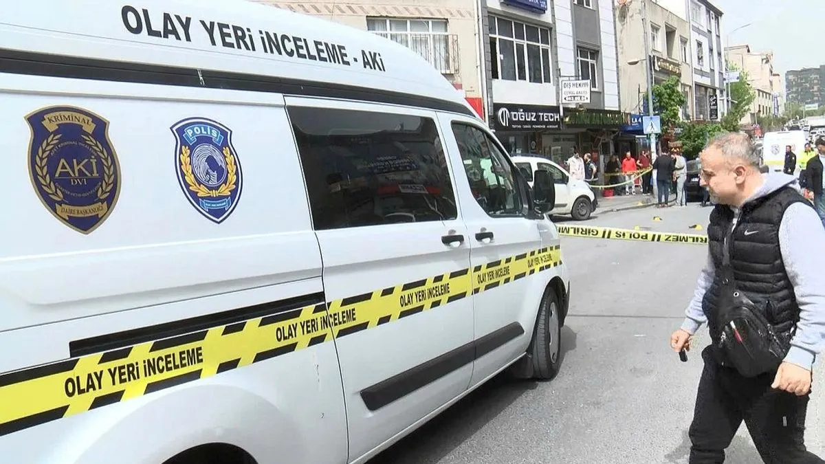 İstanbul Küçükçekmece'de kuyumcu soygunu! 3 soyguncudan biri yaralandı! Ekipler bölgede