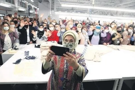emine-erdogan-kadinlarimiz-turkiyenin-tasiyici-kolonlaridir-1616564317769.jpeg Emine Erdoğan: Kadınlarımız Türkiye’nin taşıyıcı kolonlarıdır - 2