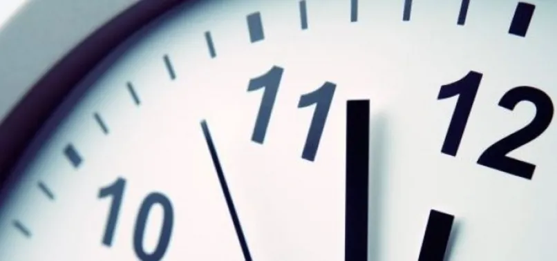Pazar günü akıllı telefonların saatlerine dikkat!