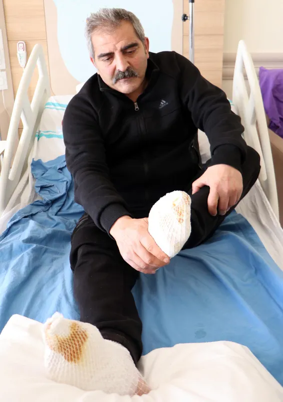 termometreler-eksi-35i-gosterdi-arac-kullanirken-ayaklari-dondu-1611641157220.jpg Termometreler eksi 35'i gösterdi! Araç kullanırken ayakları dondu - 3