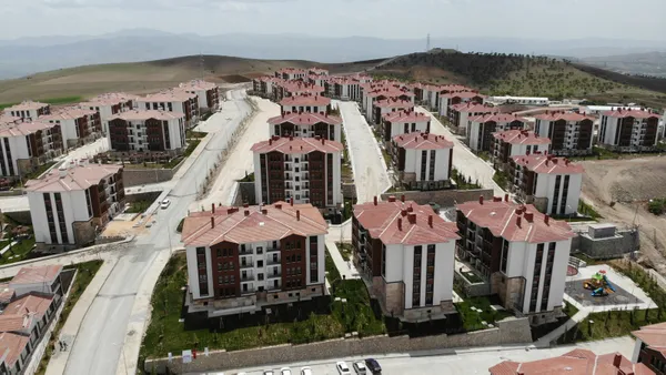 1660879551143.jpg Konutta hem fiyatları hem de kiraları düşürecek dev adım! 50 bin boş ofis ev oluyor - 6