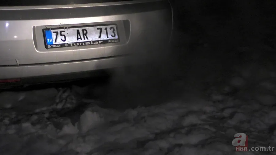 Ardahan Sibirya gibi! Kapı kilitleri bile buz tuttu 13